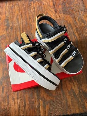 Nike Women’s Icon Classic Sandal